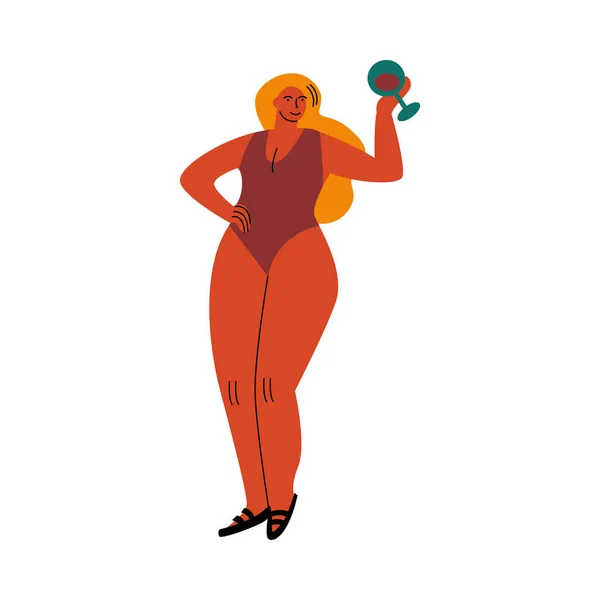 Una mujer gorda de pelo rubio en un traje de baño rojo de pie en una playa con una copa de vino. Ilustración vectorial en estilo plano de dibujos animados — Vector de stock