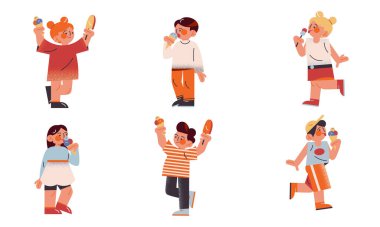 Gülümseyen çocuklar dondurma yiyor ve yürüyüş sırasında mutlu hissediyorlar.