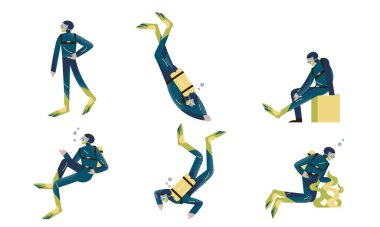 Özel ekipmanlı dalgıçlar suyun altına dalıyorlar ve denizin dibinde yürüyorlar.