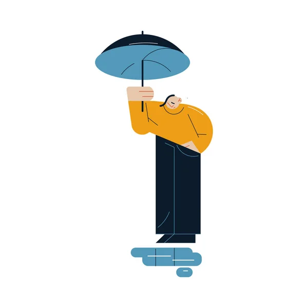 Сумний чоловік стоїть з парасолькою і дивиться на калюжі під час дощу — стоковий вектор