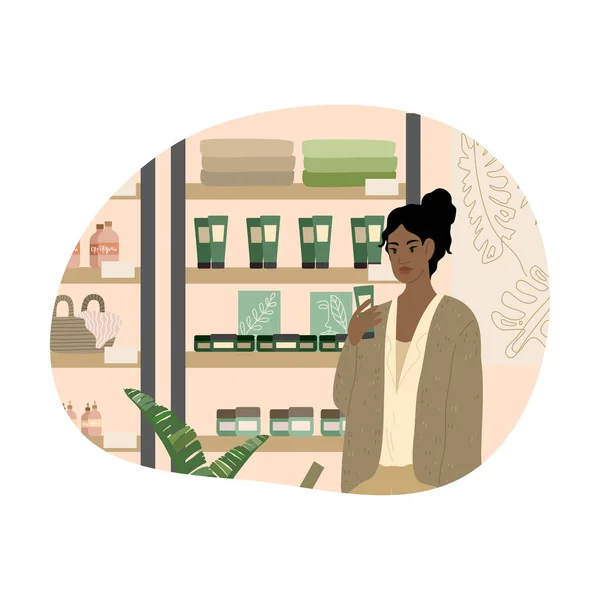 Chica negra leyendo ingredientes del producto de cuidado corporal orgánico en la tienda de cosméticos — Vector de stock