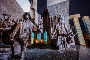 Varşova, Polonya - 20 Ağustos 2017: Anıt, Varşova, Polonya Varşova Ayaklanması savaşan direnişçiler için