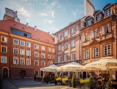 Varşova, Polonya - 21 Ağustos 2017: Eski şehir sokak Varşova, Polonya