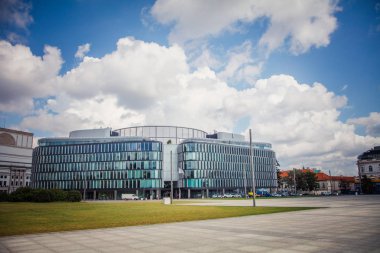 Varşova, Polonya - 21 Ağustos 2017: Pilsudski Meydanı, Varşova, Polonya 