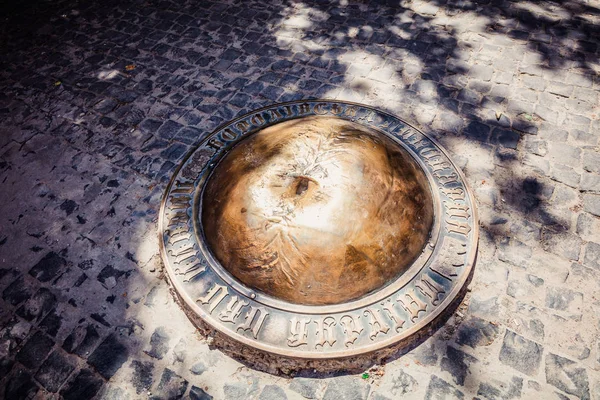 Monumento Ombligo Ukrasiano Cerveza Lviv Ucrania — Foto de Stock