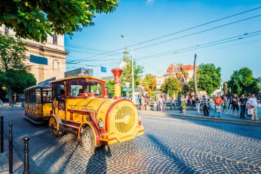Lviv, Ukrayna - 24 Mayıs 2018: Gezi treni Lviv, Ukrayna