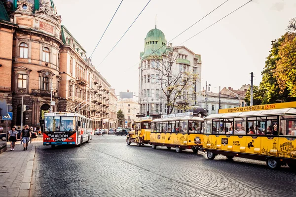Lviv, Ukrayna - 24 Mayıs 2018: Gezi treni Lviv, Ukrayna