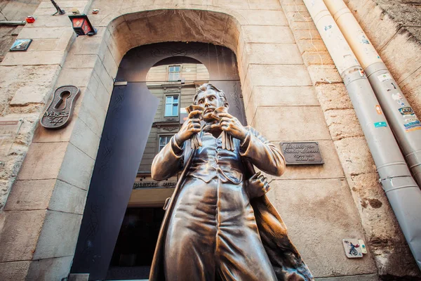 Lviv, Ukrayna - 16 Haziran 2018: anıt için Leopold von Sacher-Masoch Lviv 