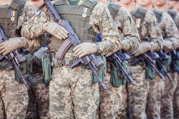 Primo Piano Soldati Con Arma — Foto Stock