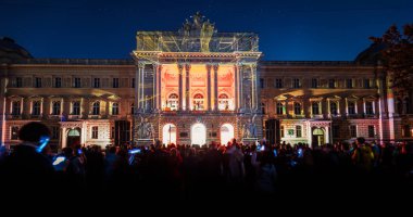 Lviv, Ukrayna - 18 Ekim 2018: 3d maping Ivan Franko Ulusal Üniversitesi, Zunr (Batı Ukrayna Halk Cumhuriyeti 100 yıldönümü için adanmış Lviv üzerinde)