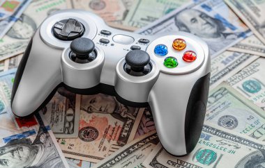 Kablosuz gamepad gümüş dolar faturaları arka plan