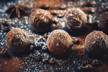 Kayrak tepsi çikolata truffles
