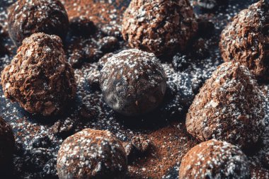 Kayrak tepsi çikolata truffles