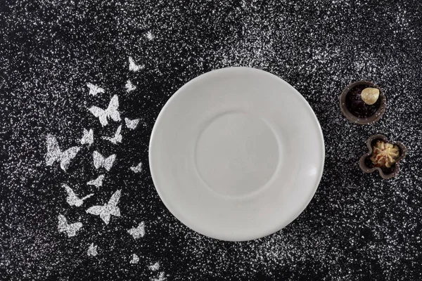 Porselen tabakta üstten görünüm kayrak tepsi 