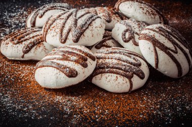 Meringues chocoate arduvaz tepsi ile