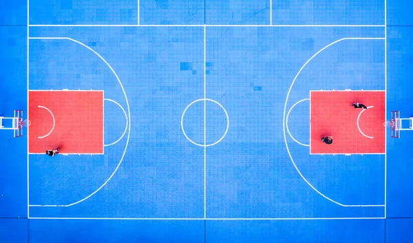 Blick Auf Basketballplatz Von Drohne Aus Menschen Die Basketball Spielen — Stockfoto
