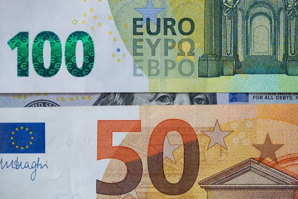 Benjamin Franklin Zaglądający Przez Banknoty Euro — Zdjęcie stockowe