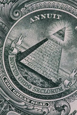 1 dolarlık banknotun arkası.