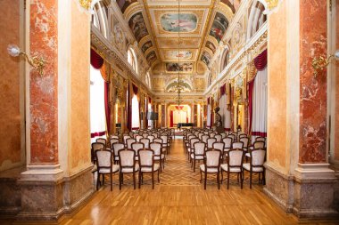 Lviv, Ukrayna - 22 Mayıs 2024: Lviv Ulusal Operası. Ayna salonu