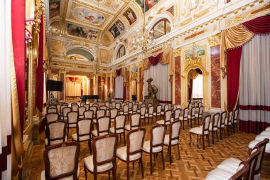 Lviv, Ukrayna - 22 Mayıs 2024: Lviv Ulusal Operası. Ayna salonu