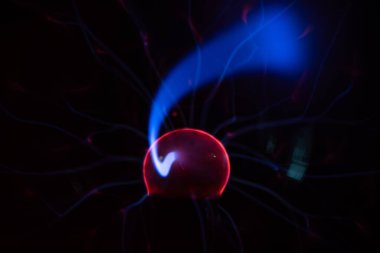 Elektrik akımlı ve lifli plazma küresi