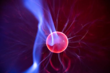 Elektrik akımlı ve lifli plazma küresi