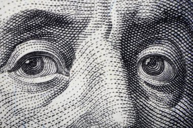 100 Dolarlık banknotta Franklin 'in Gözlerinin Macro Çekimi