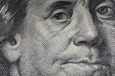 100 Dolarlık banknotta Franklin 'in Gözlerinin Macro Çekimi