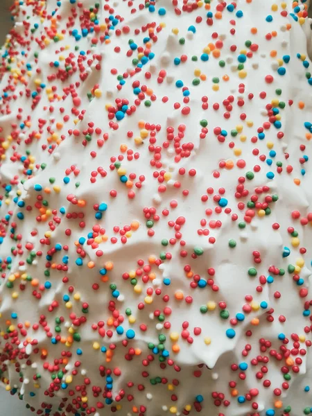 Вкусная Белая Глазурь Красочными Брызгами Домашняя Пекарня Десерт Праздник Приготовление — стоковое фото