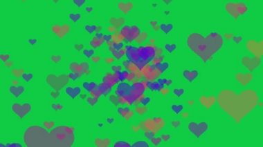 Yeşil arka planda akıcı hareketli renkli kalp parçacıkları. Semboller gibi şeffaf. Kusursuz 4K döngü video animasyonu. Döngü sonsuz görüntüler taşınıyor.