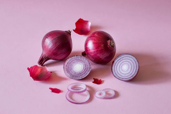 Fresh Red Onion Pink Background Copy Space — Stock Photo, Image