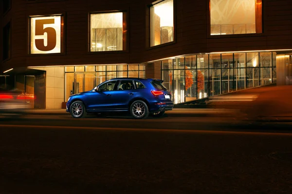 Audi Noche Vista Ciudad Centro Edificio — Foto de Stock