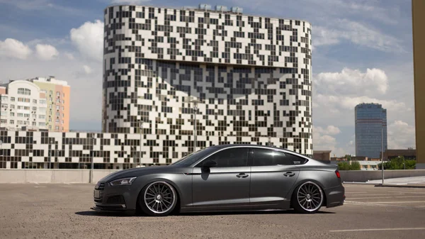 Audi Sportback City Parking Loft Building — Stock Photo, Image