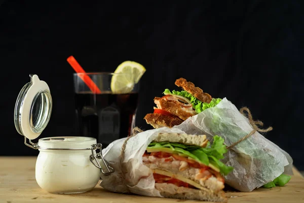 Deux Sandwichs Club Avec Sauce Boisson Gazeuse Sur Planche Bois — Photo