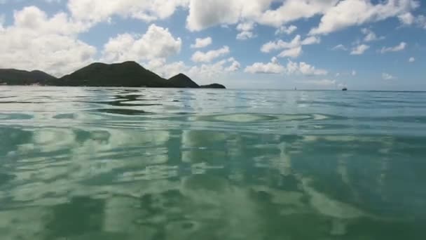 Zwolnionym tempie pół podwodne Seascape — Wideo stockowe