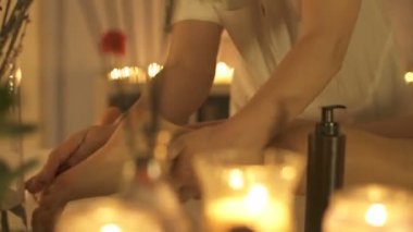 Ayak masaj spa salonda yakın çekim
