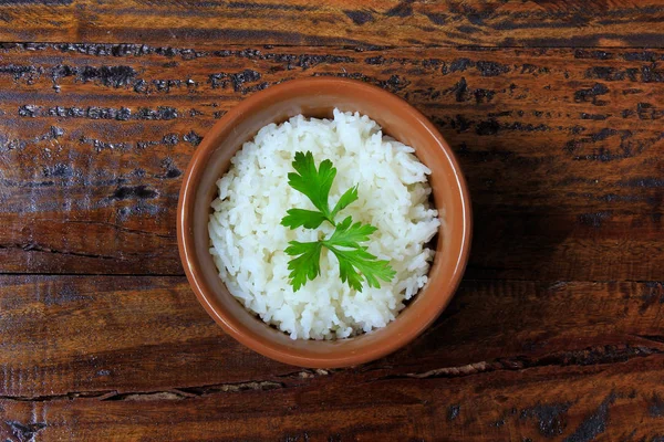 Arroz Branco Dentro Potenciômetro Cerâmico Tabela Madeira Vista Superior — Fotografia de Stock