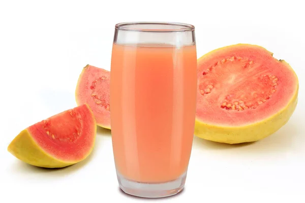 Szerves guava juice-üveg csésze elszigetelt fehér background — Stock Fotó