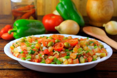 Vinagrete veya Vinaigrette domates, biber, soğan, sirke, maydanoz ve zeytin ile yapılan geleneksel Brezilya mutfağı salatası.