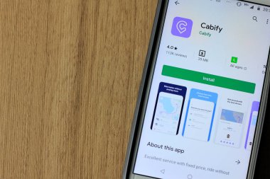 Rio de Janeiro, Brezilya - Ekim 03, 2019: Bir ulaşım şirketi olan App Cabify, Play Store 'da cep telefonu ekranında sergilendi..