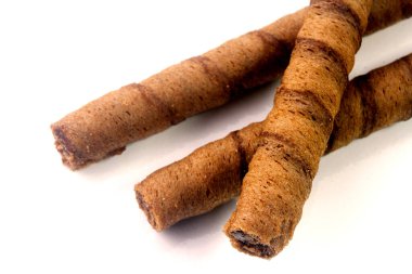 Beyaz arka planda izole edilmiş çikolatalı gofret çubukları. Seçici Odaklanma