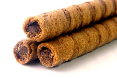 Beyaz arka planda izole edilmiş çikolatalı gofret çubukları. Seçici Odaklanma