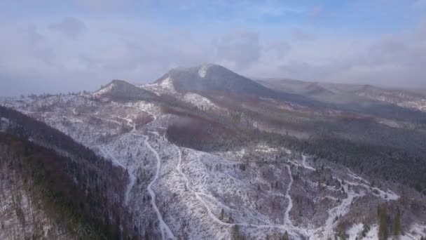 Vidéo Aérienne Panorama Hivernal Dans Les Montagnes Par Temps Nuageux — Video