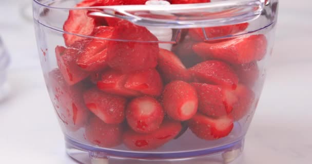 Fragole Fresche Nel Robot Cucina Alimentazione Sana Concetto Bere — Video Stock