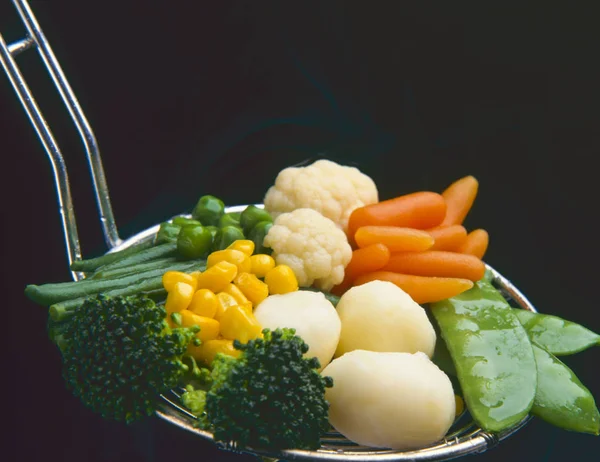 Hälsosam Mat Blandade Grönsaker Matlagning Skimmer — Stockfoto
