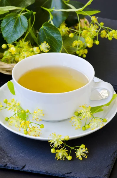 Medicina alternativa. Terapia herbal. Flores de flor de limão . — Fotografia de Stock
