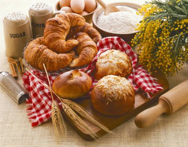 Pişmiş hamur işleri çeşitleri.