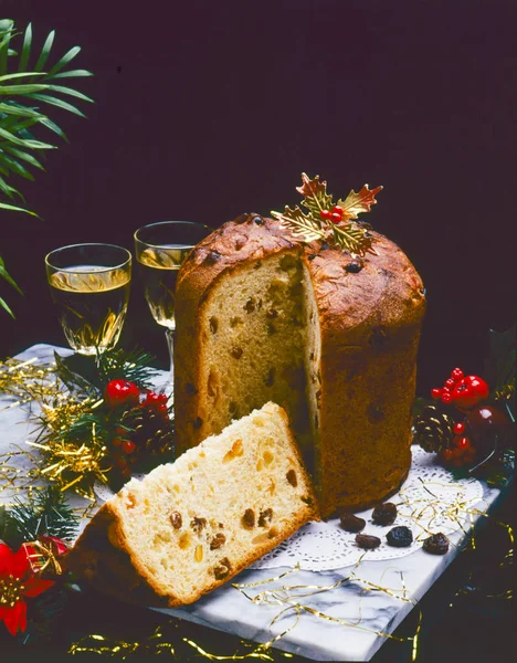Comida tradicional de Natal. Panettone. . Imagens De Bancos De Imagens