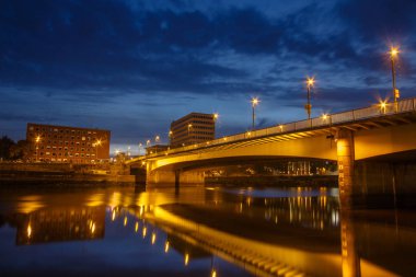 Geceleri, Bremen Weser Nehri görünümünü