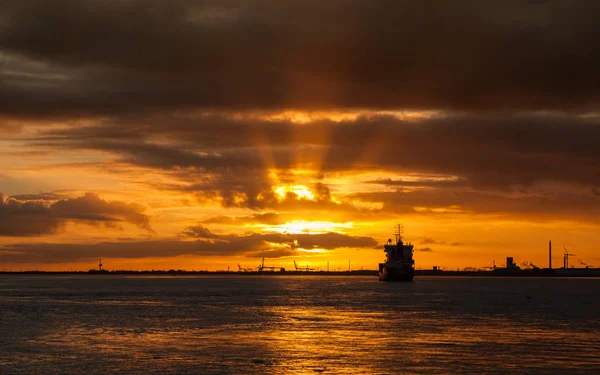 Almanya'da kışlık günbatımı